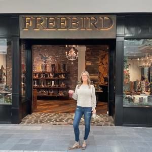 Meet your Posher, Laura